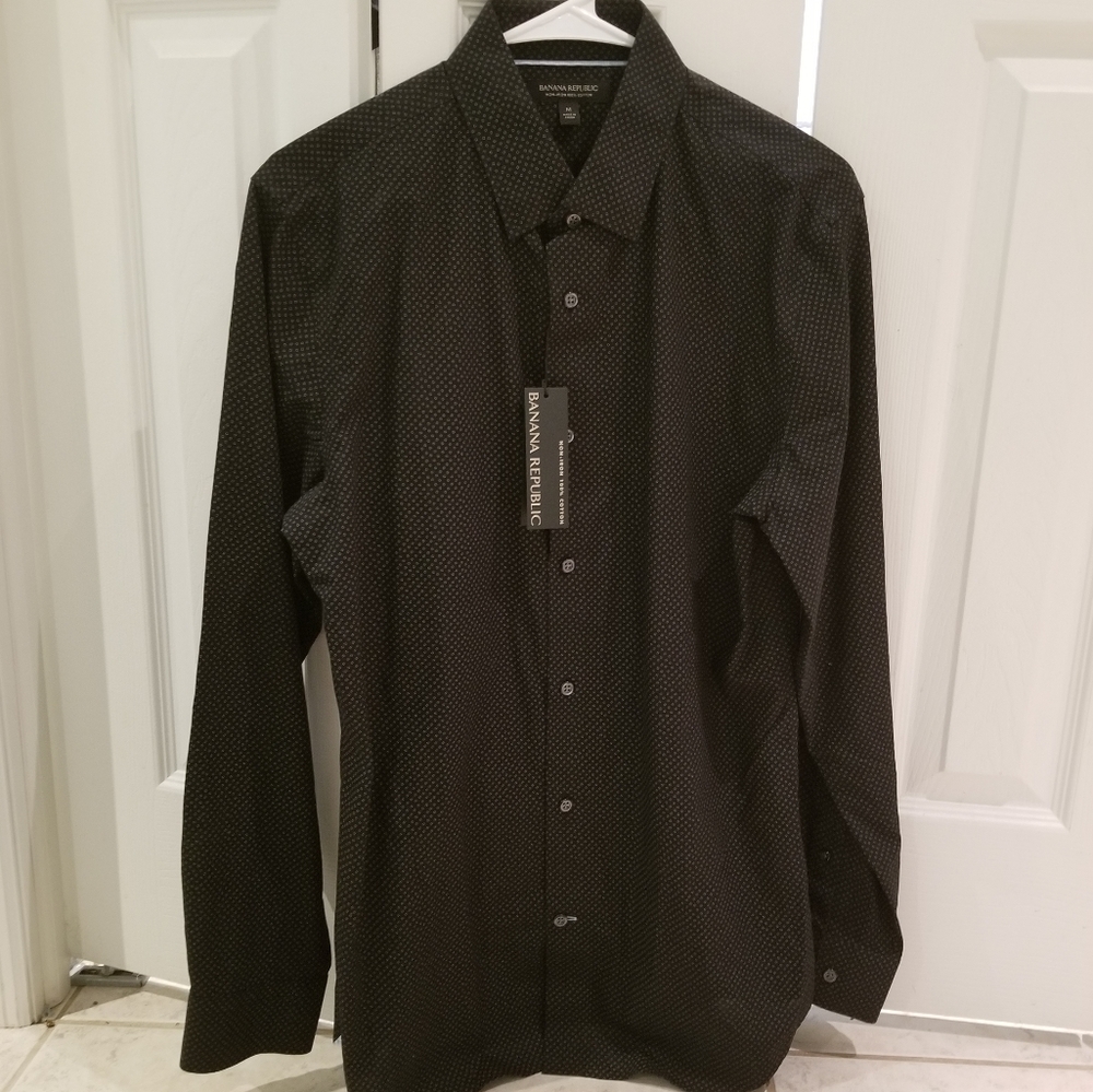 Collared long sleeve dress shirt